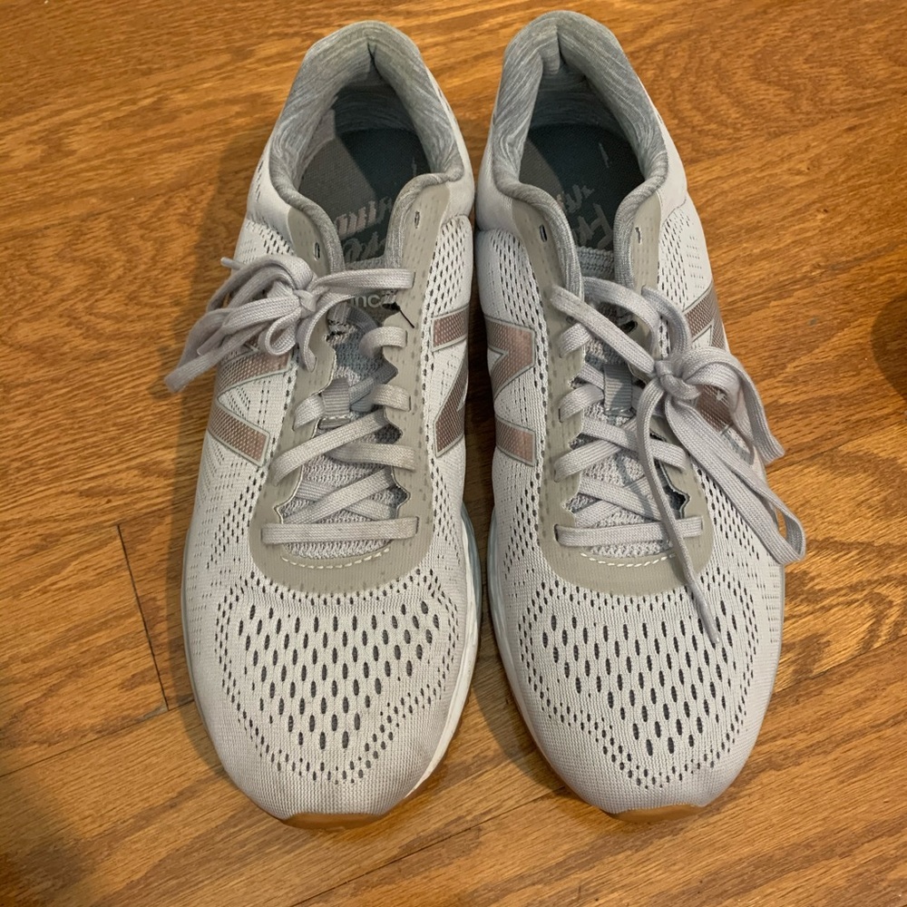New Balance Arishi tennis shoes